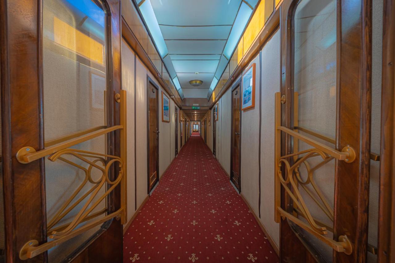 Grand Jules - Boat Hotel بودابست المظهر الخارجي الصورة