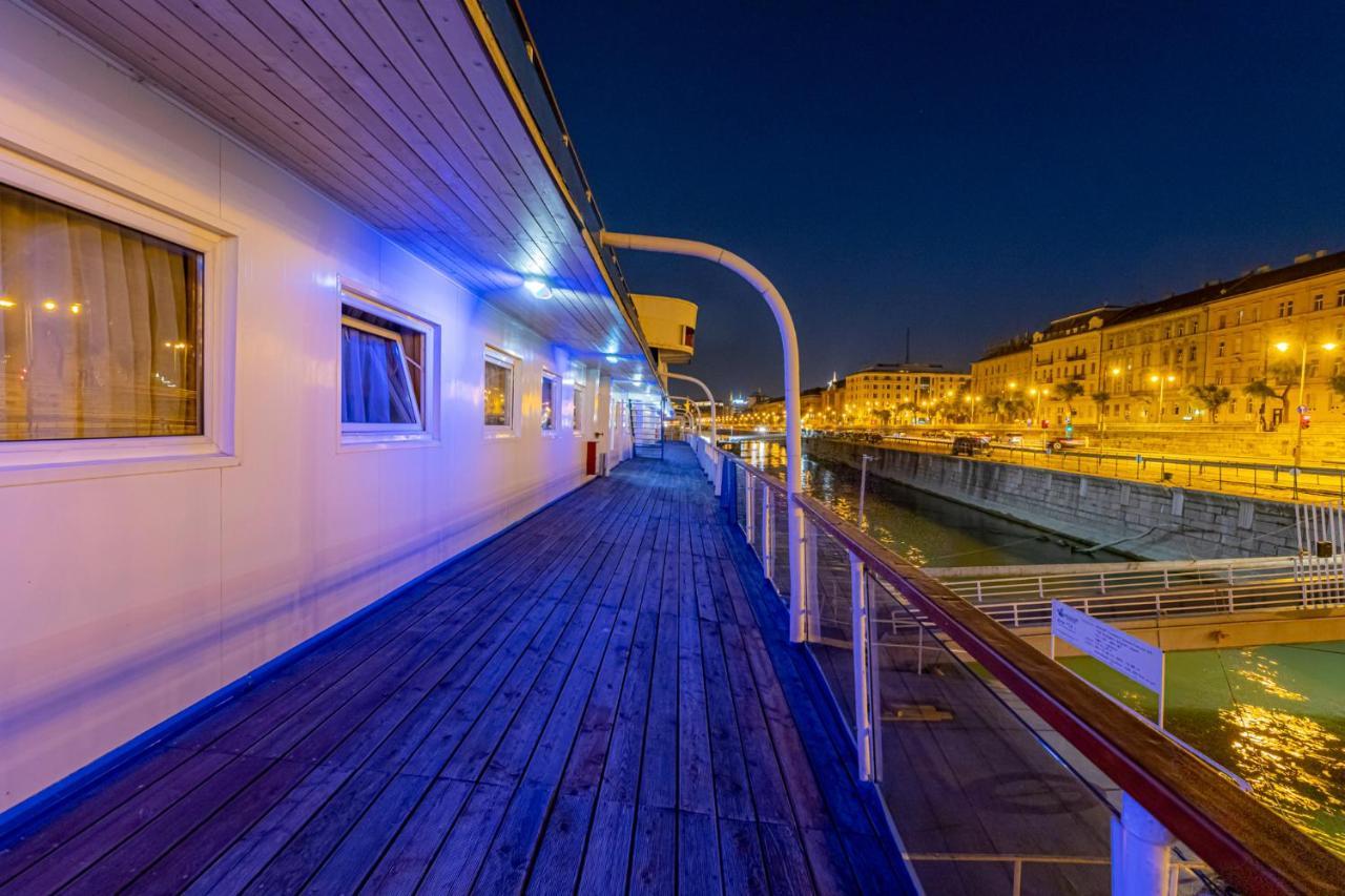 Grand Jules - Boat Hotel بودابست المظهر الخارجي الصورة